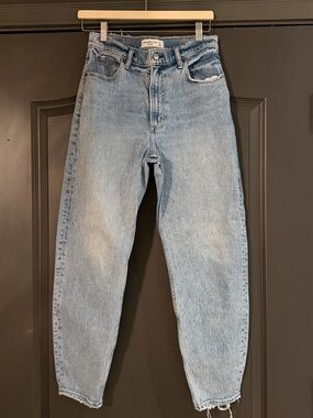 Abercrombie and Fitch the 80’s mom high rise jeans